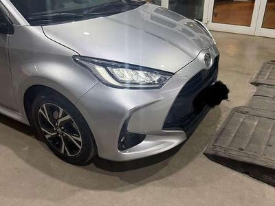 Usata Toyota Yaris Hybrid Trend 92 CV (67 kW) 2025 Argento Berlina