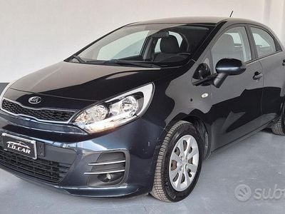 Usata Kia Rio Active 75 CV (55 kW) 2015 Blu Berlina