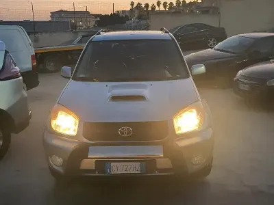 Usata Toyota RAV4 116 CV (85 kW) 2005 Grigio SUV
