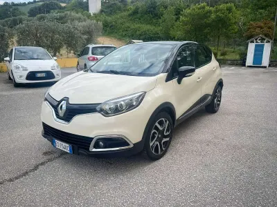 Usata Renault Captur 90 CV (66 kW) 2013 Beige/nero SUV