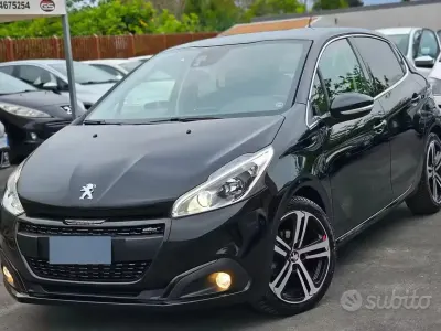 Usata Peugeot 208 102 CV (75 kW) 2019 Nero Utilitaria