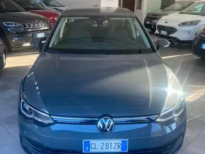 Usata VW Golf VIII Life 116 CV (85 kW) 2022 Grigio Berlina