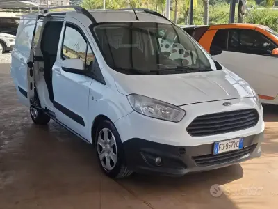 Usata Ford Tourneo Courier Titanium 95 CV (69 kW) 2016 Bianco Monovolume