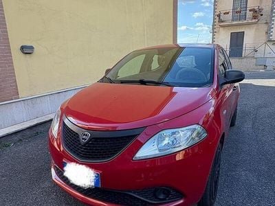 Usata Lancia Ypsilon 69 CV (50 kW) 2019 Rosso Utilitaria