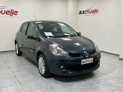 Usata Renault Clio II Dynamique 68 CV (50 kW) 2008 Grigio Berlina
