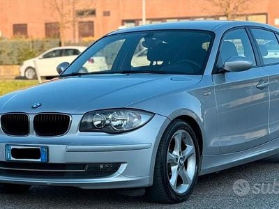 Begagnad BMW 118 143 HK (105 kW) 2010 Grå Halvkombi