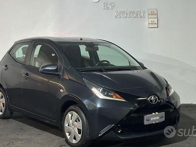 Usata Toyota Aygo Trend 72 CV (52 kW) 2018 Grigio Utilitaria