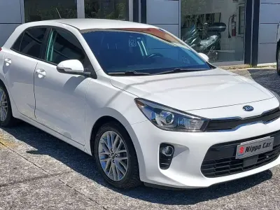 Usata Kia Rio 90 CV (66 kW) 2017 Bianco Berlina
