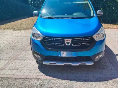 Usata Dacia Lodgy Stepway 116 CV (85 kW) 2019 Bluazzurro Monovolume