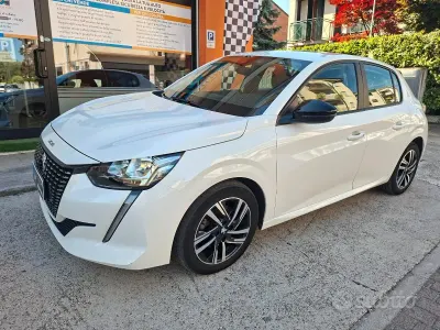 Usata Peugeot 208 Active 101 CV (74 kW) 2023 Bianco Utilitaria