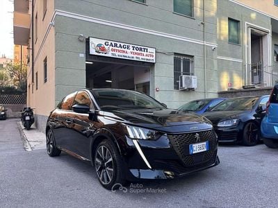 Usata Peugeot 208 GT-line 101 CV (74 kW) 2022 Nero Utilitaria
