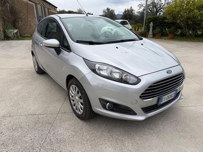 Usado Ford Fiesta Titanium 75 HP (55 kW) 2013 Prateado Citadino