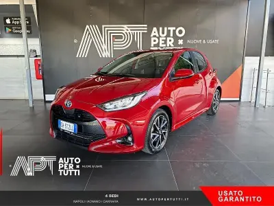 Usata Toyota Yaris Hybrid Trend 116 CV (85 kW) 2022 Rosso Utilitaria