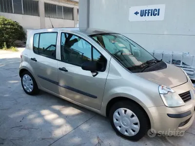 Usata Renault Modus 75 CV (55 kW) 2006 Giallo Monovolume