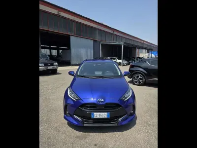Usata Toyota Yaris Hybrid Trend 92 CV (67 kW) 2025 Juniper blue Berlina