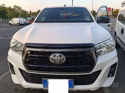Usata Toyota HiLux 150 CV (110 kW) 2019 Bianco Pick-up