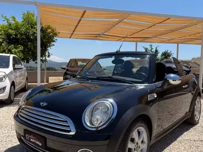 Usata Mini Cooper Cabriolet 122 CV (89 kW) 2010 Nero Cabrio