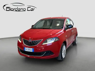 Usata Lancia Ypsilon Silver 69 CV (50 kW) 2022 Rosso Utilitaria