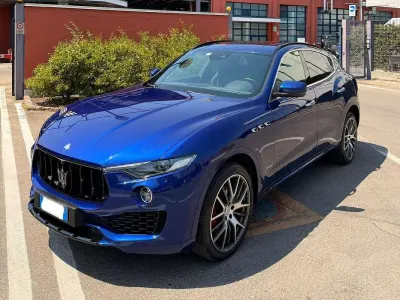 Usata Maserati Levante 349 CV (256 kW) 2017 Blu/azzurro SUV