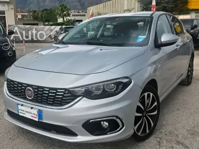 Usata Fiat Tipo Lounge 120 CV (88 kW) 2017 Argento Berlina