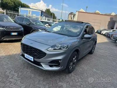 Usata Ford Kuga ST-Line 152 CV (111 kW) 2023 Grigio nardò SUV