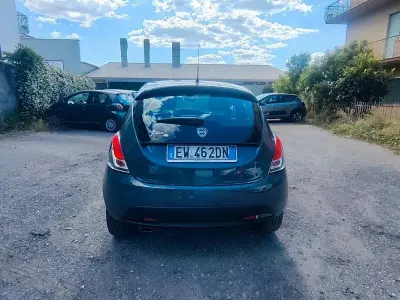 Usata Lancia Ypsilon Gold 69 CV (50 kW) 2015 Grigio Utilitaria