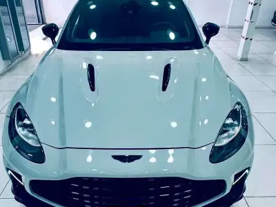 Usata Aston Martin DBX 707 707 CV (519 kW) 2023 Lunar white SUV
