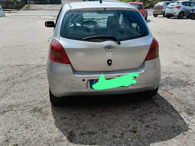 Usata Toyota Yaris 87 CV (63 kW) 2007 Grigio Utilitaria