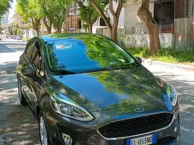 Usata Ford Fiesta Titanium 86 CV (63 kW) 2018 Grigio Utilitaria