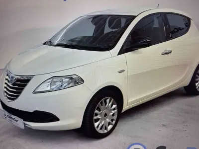 Usata Lancia Ypsilon 69 CV (50 kW) 2012 Bianco spino Utilitaria