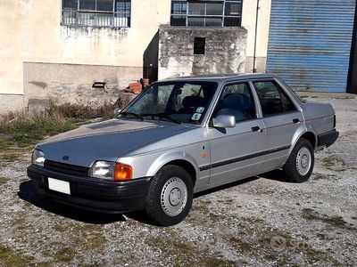 Usado Ford Orion Ghia 73 CV (53 kW) 1988 Gris Berlina