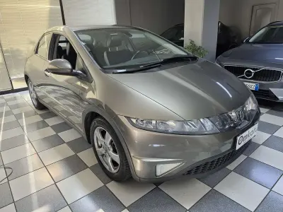Usata Honda Civic Comfort 83 CV (61 kW) 2007 Bronzo Berlina