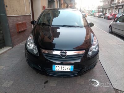 usata Opel Corsa 12 GPL ideale per neopatentati