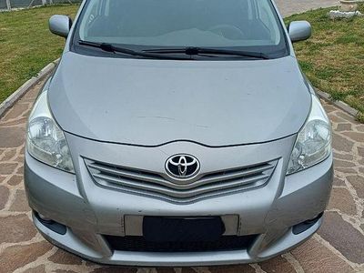 Usata Toyota Verso 2012 Grigio Monovolume