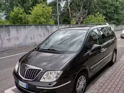 Käytetty Lancia Phedra 170 HP (125 kW) 2010 Tila-auto
