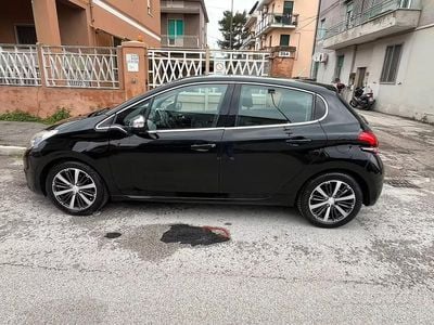 Usata Peugeot 208 GT-line 100 CV (73 kW) 2016 Nero Utilitaria