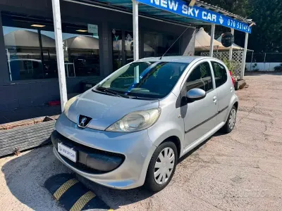 Usata Peugeot 107 68 CV (50 kW) 2008 Grigio Utilitaria