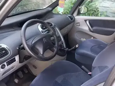 Usata Citroën Xsara Picasso 110 CV (80 kW) 2004 Grigio Monovolume