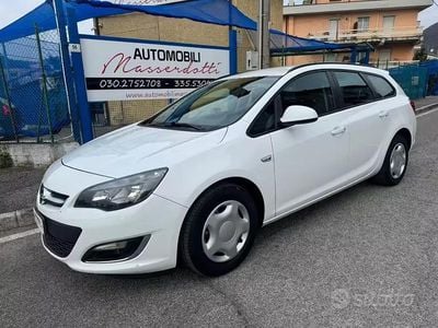 Usata Opel Astra 140 CV (102 kW) 2014 Bianco pastello Station wagon