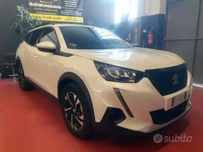 Usata Peugeot 2008 Active 102 CV (75 kW) 2021 Bianco perlato SUV