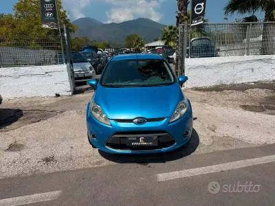 Usata Ford Fiesta Titanium 82 CV (60 kW) 2009 Bluazzurro Berlina