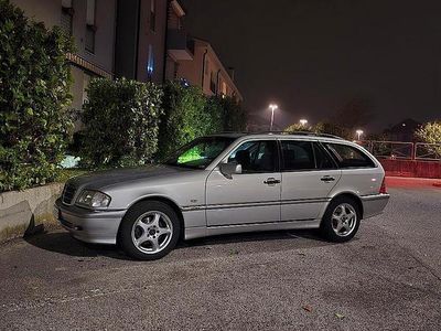 Usata Mercedes E250 113 CV (83 kW) 1997 Grigio Station wagon