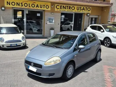 Usata Fiat Grande Punto Dynamic 90 CV (66 kW) 2006 Grigio Utilitaria