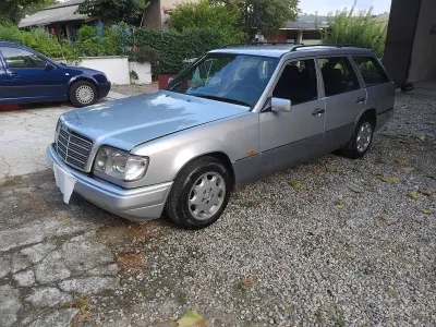 Käytetty Mercedes E200 136 HP (100 kW) 1994 Hopea Farmari