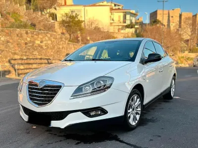 Usata Lancia Delta Gold 120 CV (88 kW) 2011 Bianco Utilitaria