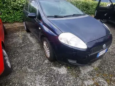 Usata Fiat Grande Punto Dynamic 65 CV (47 kW) 2006 Bluazzurro Utilitaria