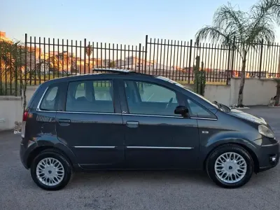 Usata Lancia Musa 90 CV (66 kW) 2009 Grigio Monovolume