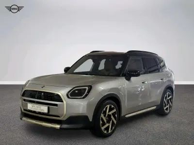 Usata Mini Countryman Favoured 150 kW (204 CV) 2026 Grigio SUV