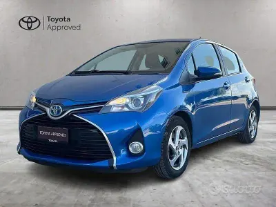 Usata Toyota Yaris Hybrid Active 101 CV (74 kW) 2017 Bluazzurro Berlina
