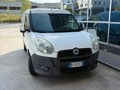 Begagnad Fiat Doblò Dynamic 105 HK (77 kW) 2011 Vit Minibuss